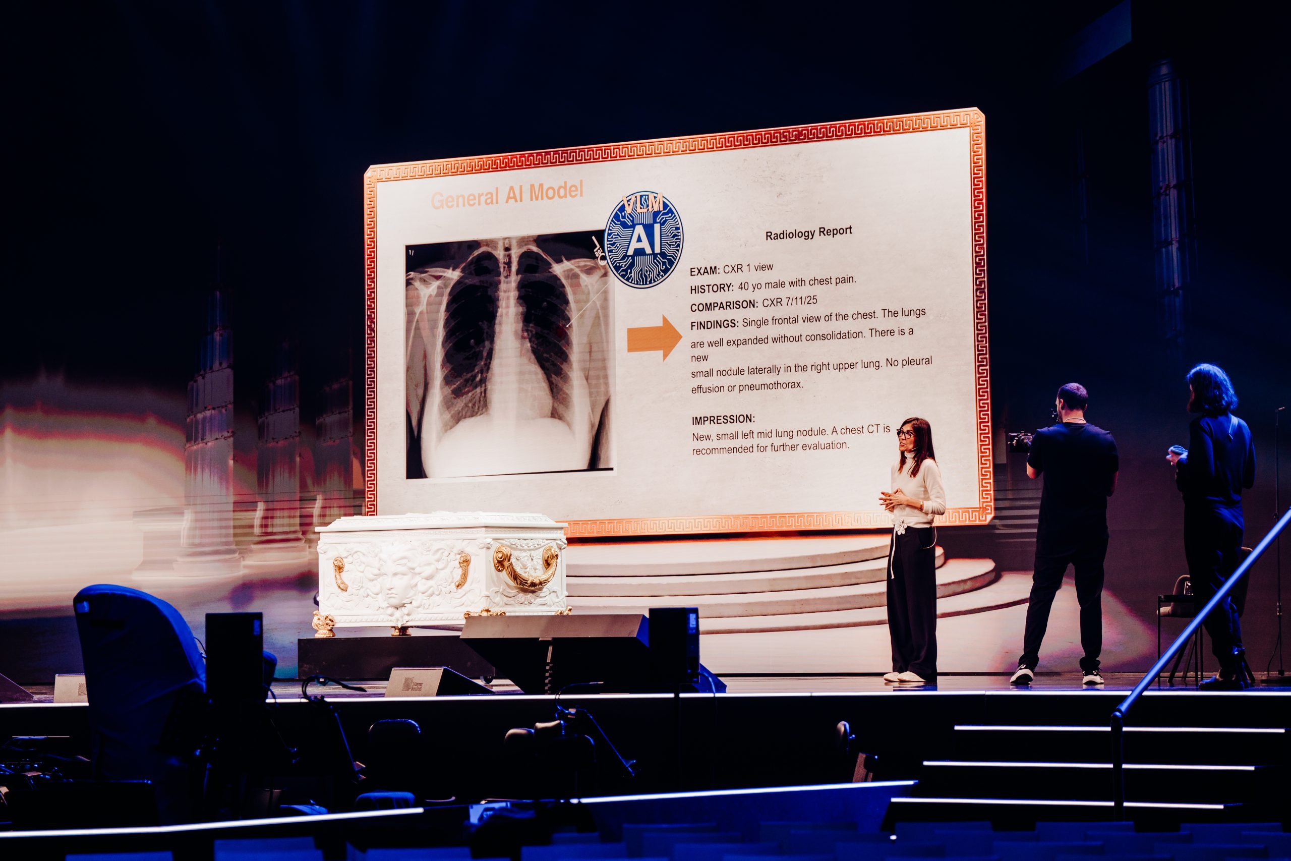 Descubre cómo una caja barroca en el ECR 2026 de Viena se convirtió en la activación de marca más poderosa del congreso. Arte, concepto y decoración con propósito.