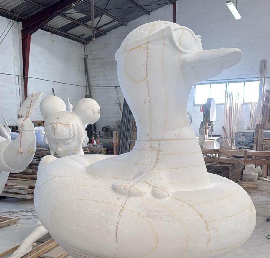 Creación en taller de escenográfica construida para el lanzamiento de un producto de marca